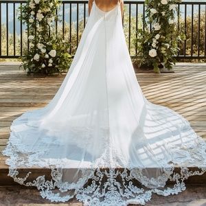 Enzoani Pearl Wedding Dress&Cape